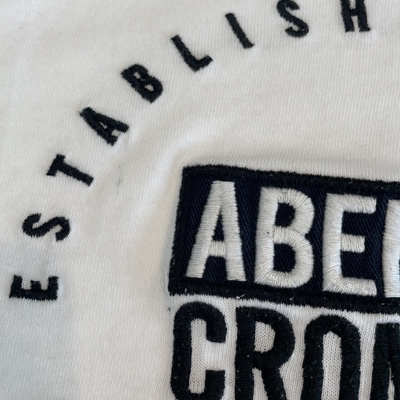 Abercrombie kids boys white embroidered T-shirt size  9- 10 - Picture 2 of 7